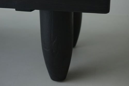 BRWN ATELIER Object 001のブラック仕上げのローテーブルの脚部