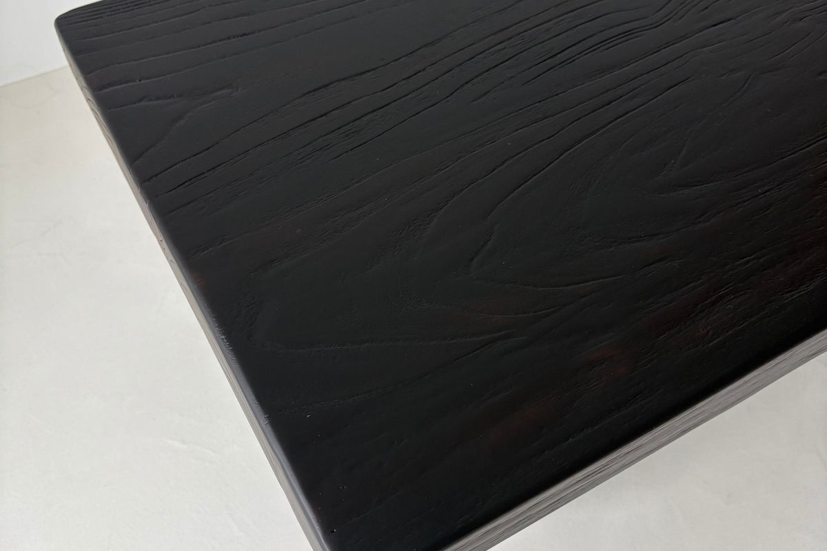 BRWN ATELIER Object 001のブラック仕上げのローテーブル