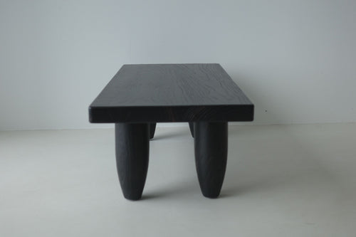 BRWN ATELIER Object 001のブラック仕上げのローテーブルの側面
