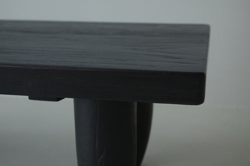 BRWN ATELIER Object 001のブラック仕上げのローテーブルの木目